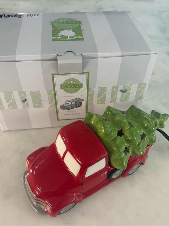 Scentsy Other - Scentsy SPECIAL DELIVERY Retro Red Truck Christmas Tree Lid Large Warmer🎄🎄🎄